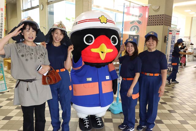 燕市消防団のマスコット「つばまる」が火災報知器設置をPR