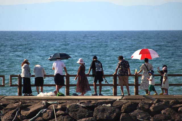 13日夕方の出雲崎町・いずもざき海遊広場から釣離岸堤