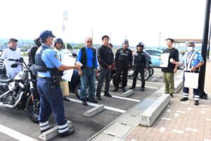 「バイクの日」に警察と道の駅が連携してバイカーにマナーアップ呼びかけ