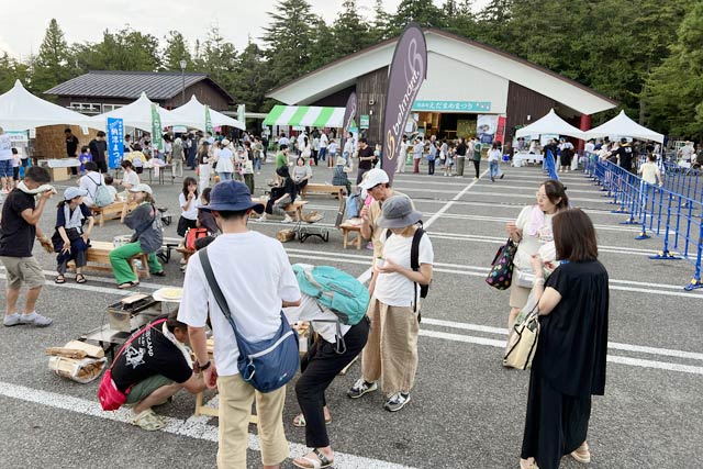 大にぎわいの会場