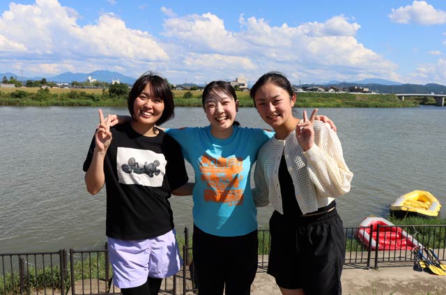 22日の猛暑のなかでミズベリング三条の信濃川でウォータースポーツを女性3人