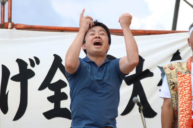 五十嵐小文治石投げ全国大会で全力投球の滝沢市長