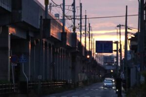三条市林町付近で2日の夕暮れ