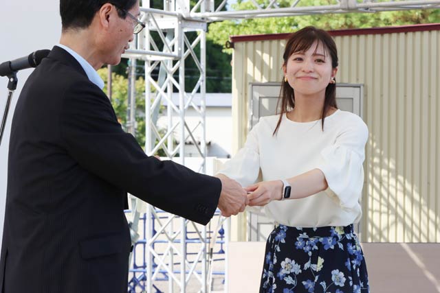 つば九郎のトークショーも
