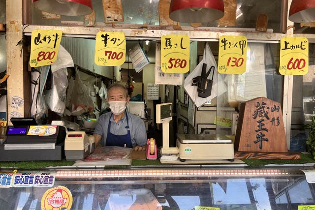 かねまつ商店で社長の泉谷さん