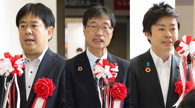 左から関東経済産業局地域経済部の濱田次長、鈴木燕市長、滝沢三条市長