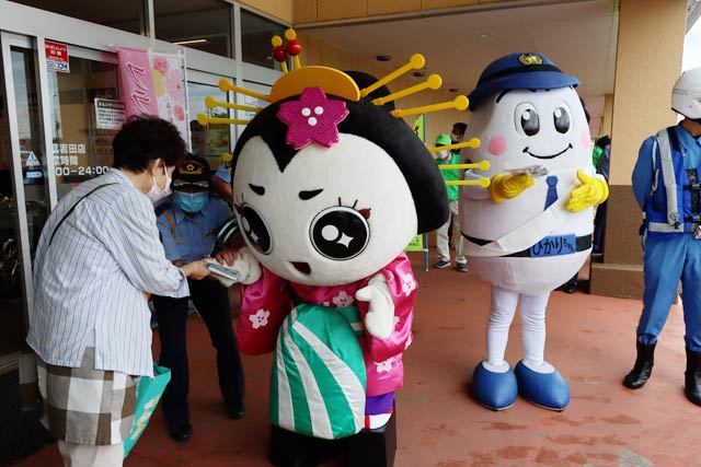原信吉田店でと特別街頭指道