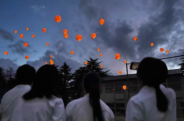 加茂暁星高校文化祭「暁星祭」の初めての前夜祭で初めてのスカイランタン