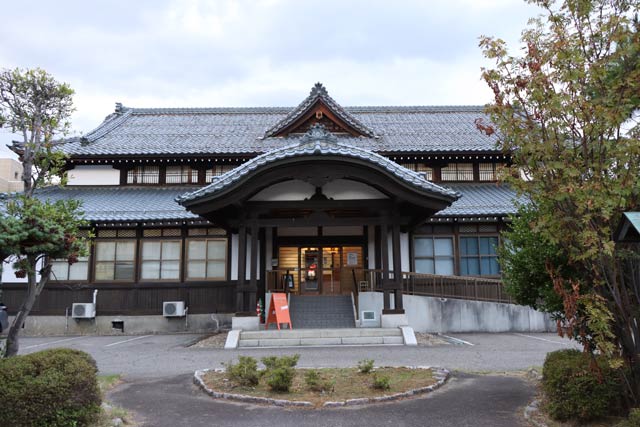 2009年に三条市初の国登録有形文化財に登録された建物自体がいちばんの展示物