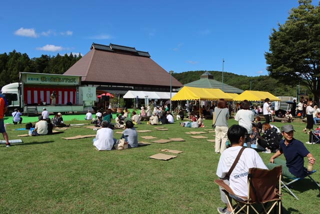 絶好の秋晴れに恵まれた「良寛の里　秋の出逢いフェス」