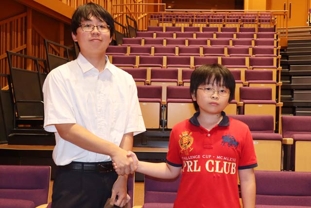 全国都道府県対抗eスポーツ選手権に出場する兄の山田明宙と弟の旺拓さん