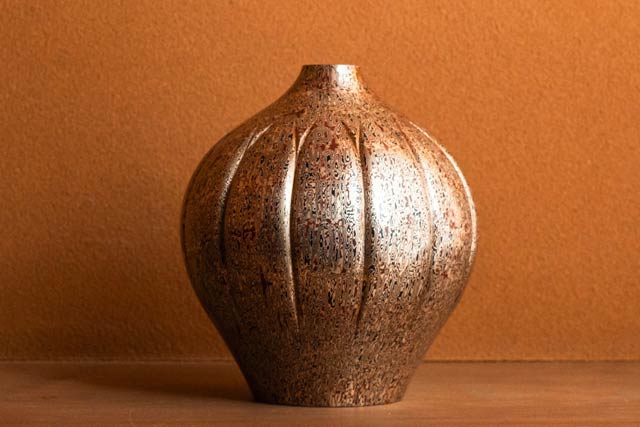 寄付額825万円の「木目金 花瓶 中」