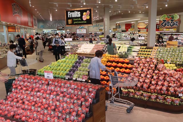 プレオープンしたスーパー「原信燕店」