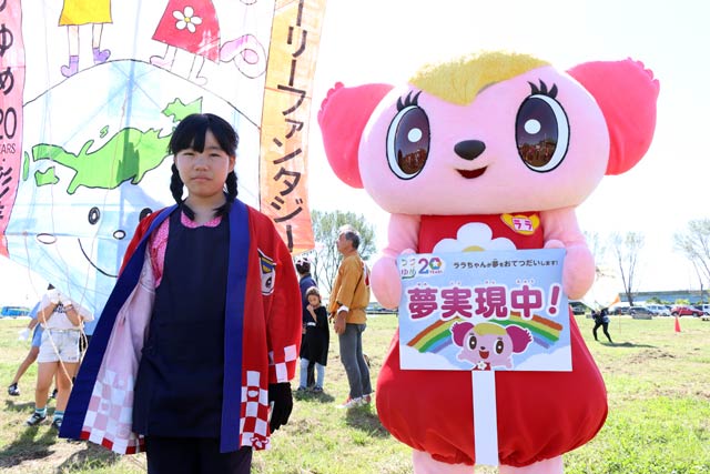 ララちゃんも彩晴ちゃんの応援に