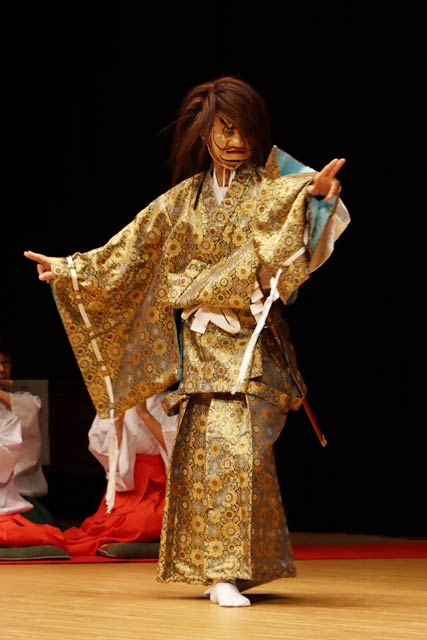 悪魔祓の舞（あくまばらいのまい）田島・諏訪神社