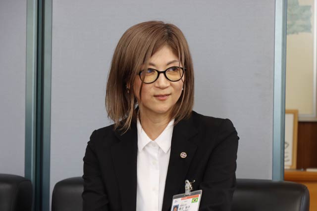 滝沢市長を表敬訪問したJICA海外青年協力隊でブラジルへ派遣される渡辺尚子さん