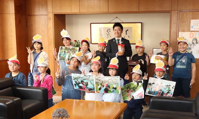 滝沢市長と記念写真