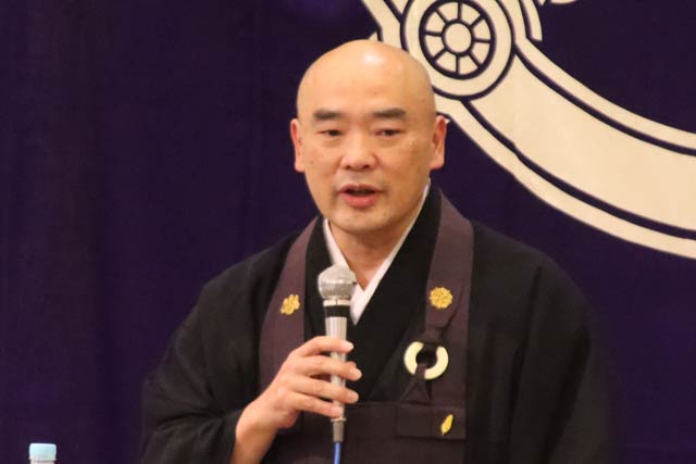 三条市仏教会の佐藤道春会長