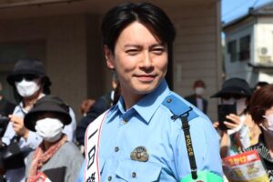 加茂市で一日警察署長を務めた西村さん
