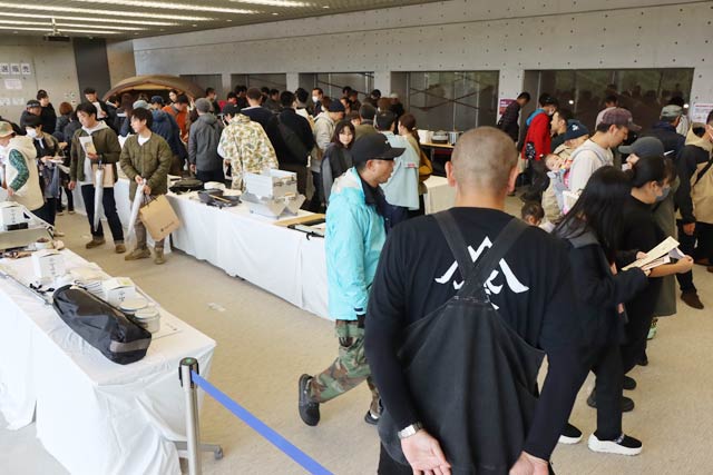 B級品抽選販売はいつも通りのにぎわい 