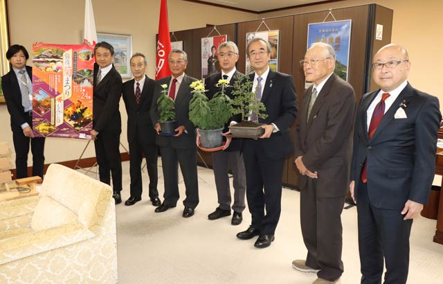 弥彦菊まつりを前に本間弥彦村長らが花角知事を表敬訪問