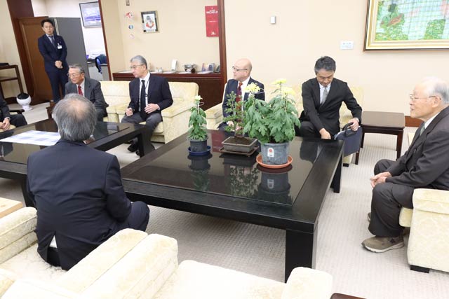 花角知事と歓談