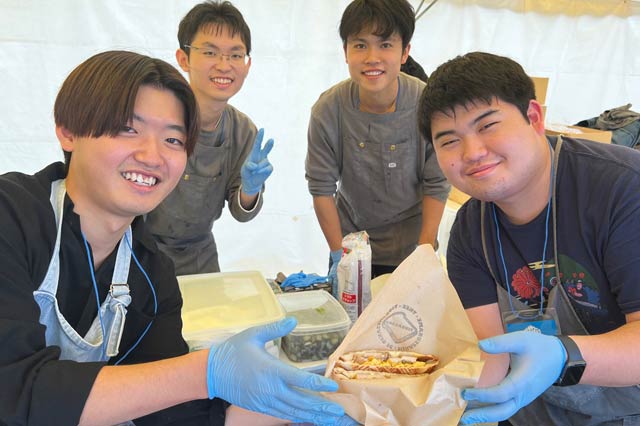 燕三条青年会議所の主催の企業×若者の連携成果発表でTREEと三条市立大学、新潟大学の学生がコラボしたホットサンド