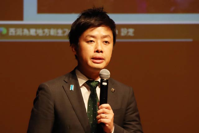 基調報告を行う滝沢三条市長
