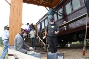 加茂市で旧蒲原鉄道保存車両の美化イベントと汽笛体験
