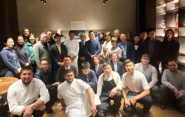 商談会で集合写真