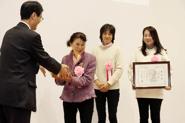つばめ輝く女性賞　小杉愛さん(80)／小杉農園