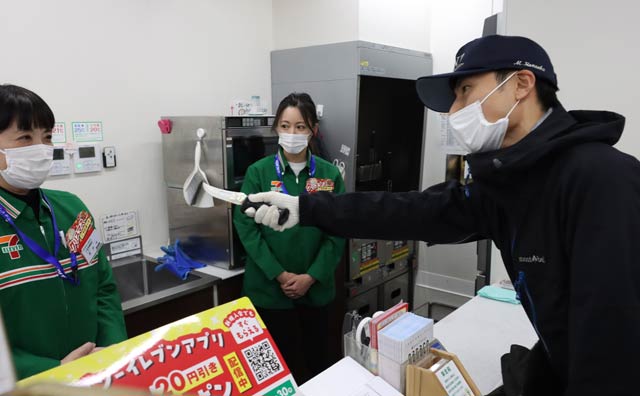 コンビニ店合同模擬強盗訓練
