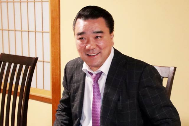 三条市で夕食会に出席した日馬富士公平さん