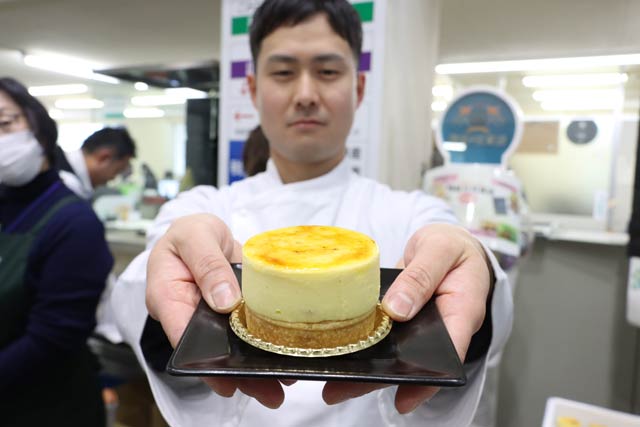 ルレクチエのタルトシブーストを創作した元ブルガリレストランパティシエの市川耕太さん’