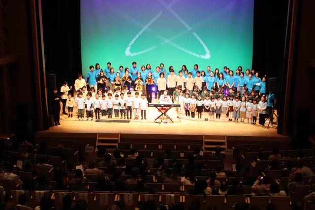 フィナーレの「幸せなら手をたたこう」