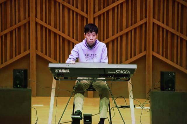 ビデオ出演で石月誠人さんのエレクトーン演奏