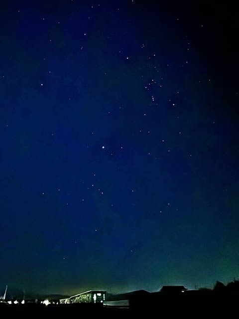 5日午前1時ごろ三条市上須頃で撮影