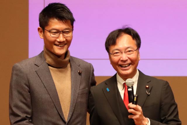 国定衆院議員(右)と朝日参院議員