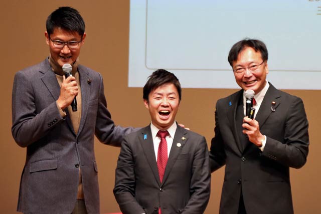左から朝日参院議員、滝沢市長、国定衆院議員