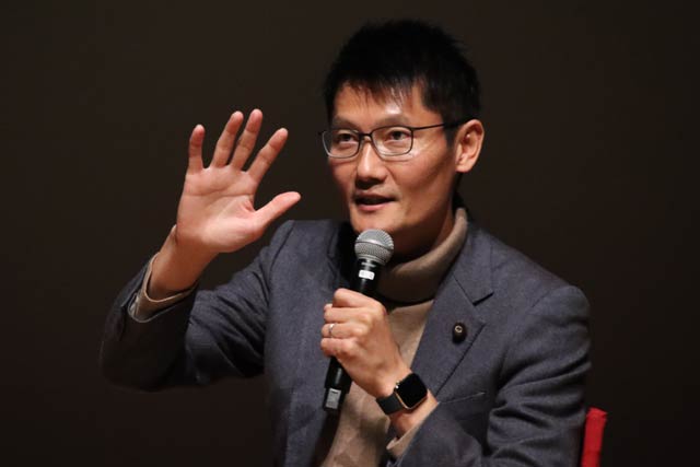 朝日氏
