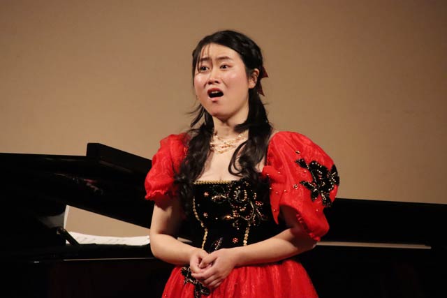 ソプラノの長岡杏佳さん