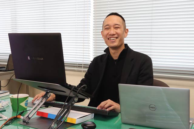 職場のデスクの澤さん