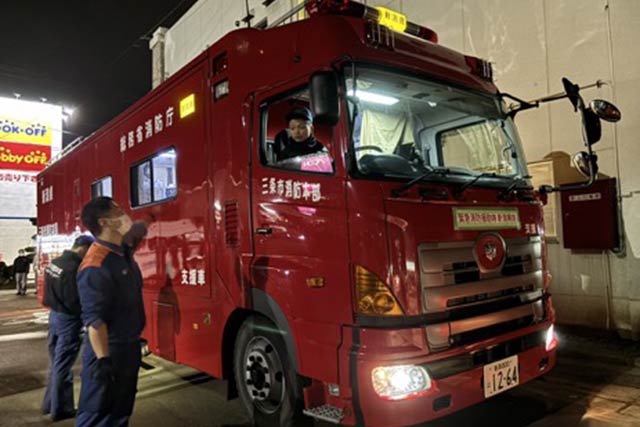 1日午後8時に三条市消防本部の第1陣が新潟県隊として被災地へ向け出発
