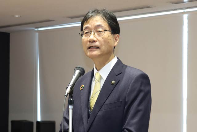 年頭訓示を行う鈴木燕市長