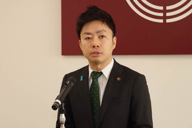 年頭のあいさつを行う滝沢市長