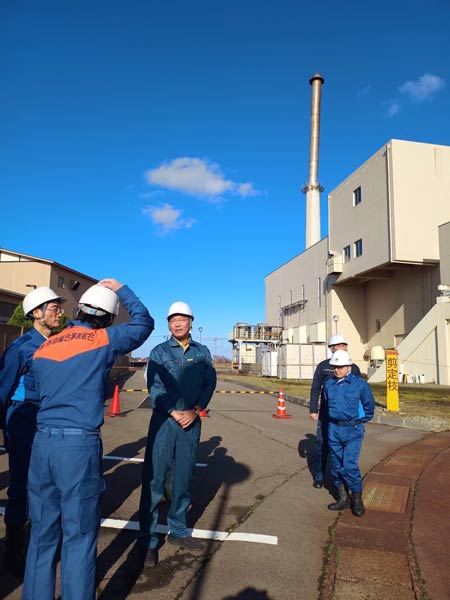 視察する国定環境政務官（国定事務所提供）