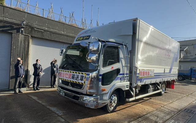 支援物資を積み込んで出発