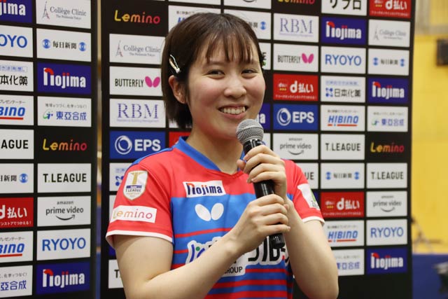 勝利インタビューに答える平野選手