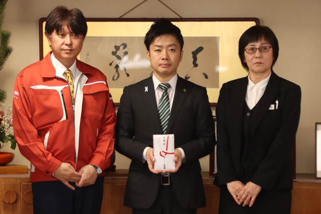 能登半島地震の支援機としてアーム産業が三条市に100万円を寄付