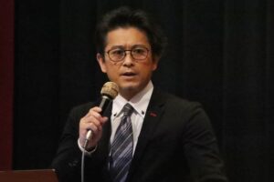三条地区BBS会の公開例会で講演する山口達也さん
